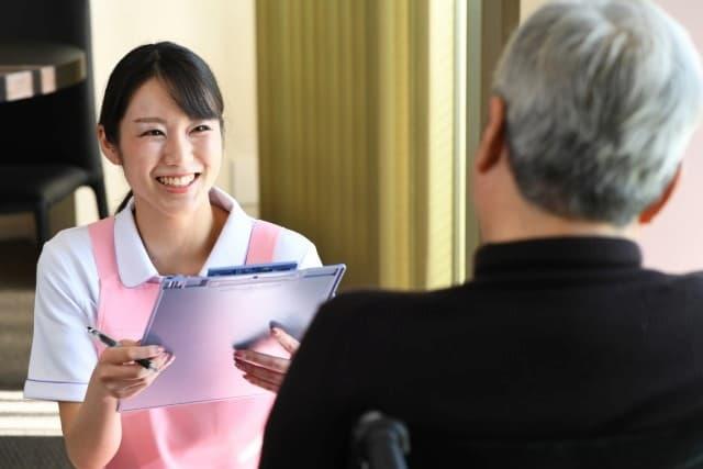 介護のバイトについて詳しくご紹介!未経験や学生でもできる?