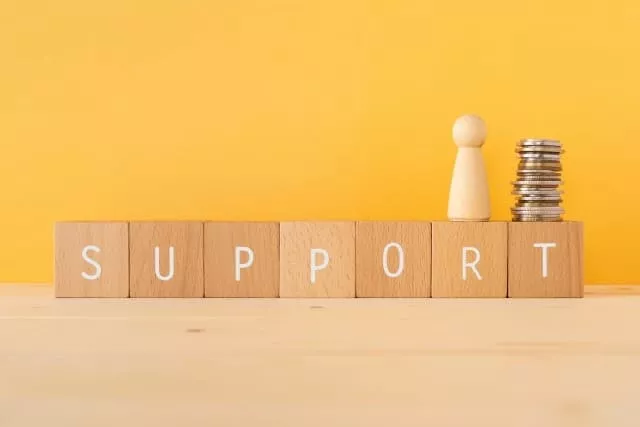 SUPPORTの文字が入った積み木