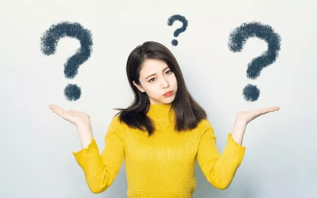 HCUとICUについて悩んでいる女性