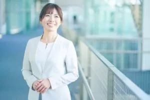 派遣で仕事をしている主婦の女性