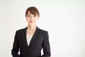 保育士の面接にのぞむ女性