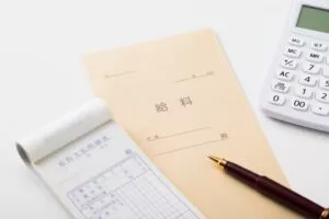 給料袋と電卓
