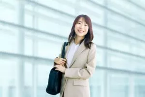 転職活動中の保育士女性