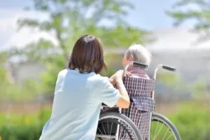 利用者さんに寄り添っている介護職員