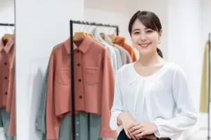 アパレル店員の女性スタッフ