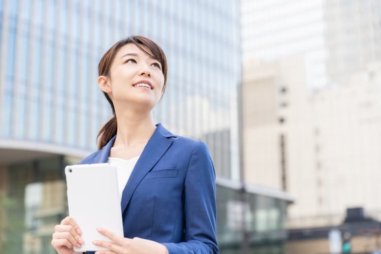 転職活動中の女性