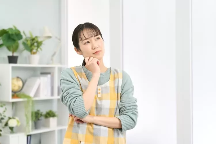 転職について考えている女性保育士